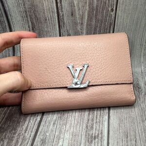 LOUIS VUITTON Capucines Leather Wallet Pink Jasmin
